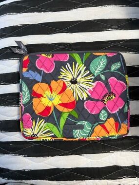 Vera Bradley Quilted Ipad Pouch jazzy blooms print